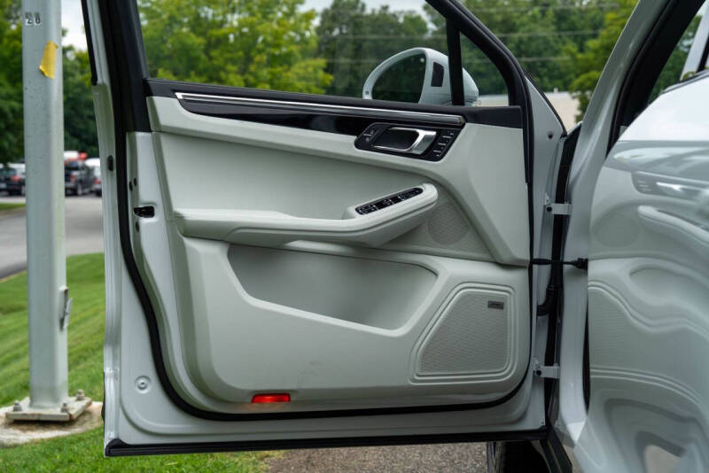 2025 Porsche Macan S