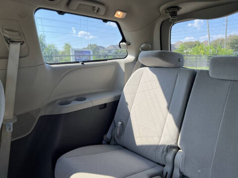 2020 Toyota Sienna LE 7-Passenger