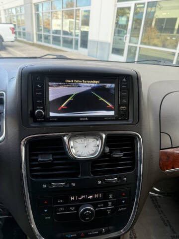 2016 Chrysler Town and Country Touring