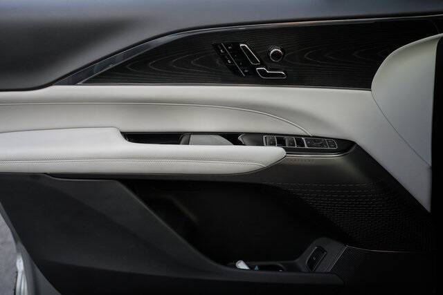 2024 Cadillac LYRIQ Luxury 1