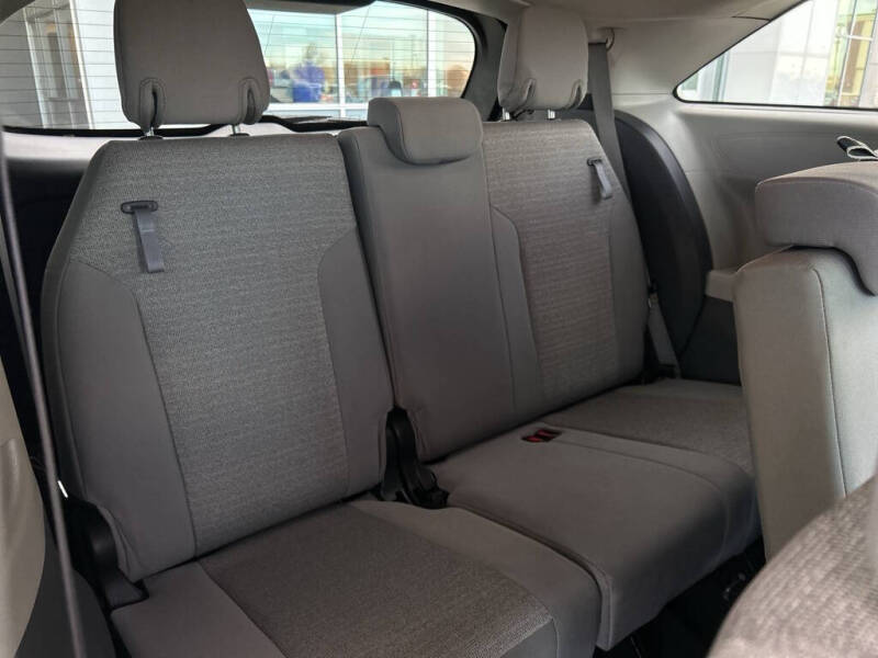 2023 Toyota Sienna LE 8-Passenger