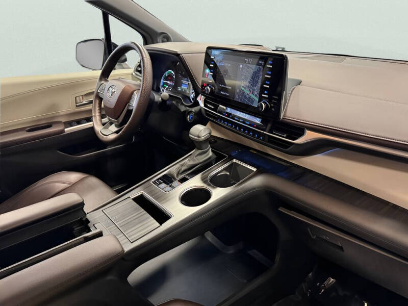 2023 Toyota Sienna Platinum 7-Passenger