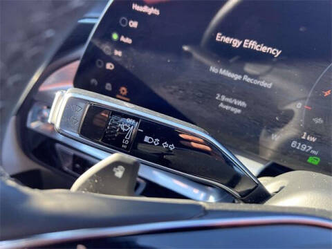 2024 Cadillac LYRIQ Luxury 2