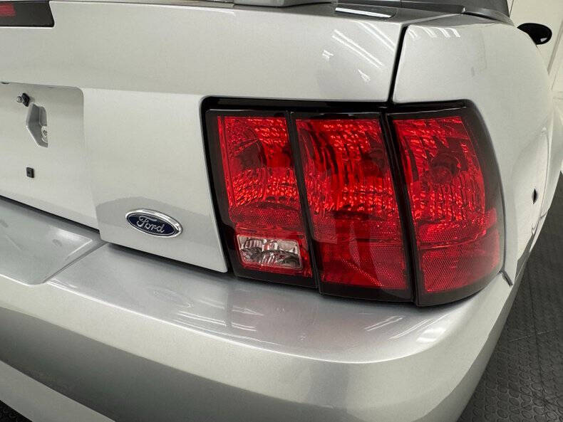 2002 Ford Mustang GT Deluxe