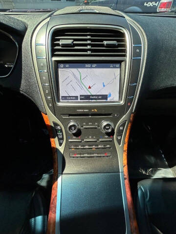 2019 Lincoln Nautilus Select
