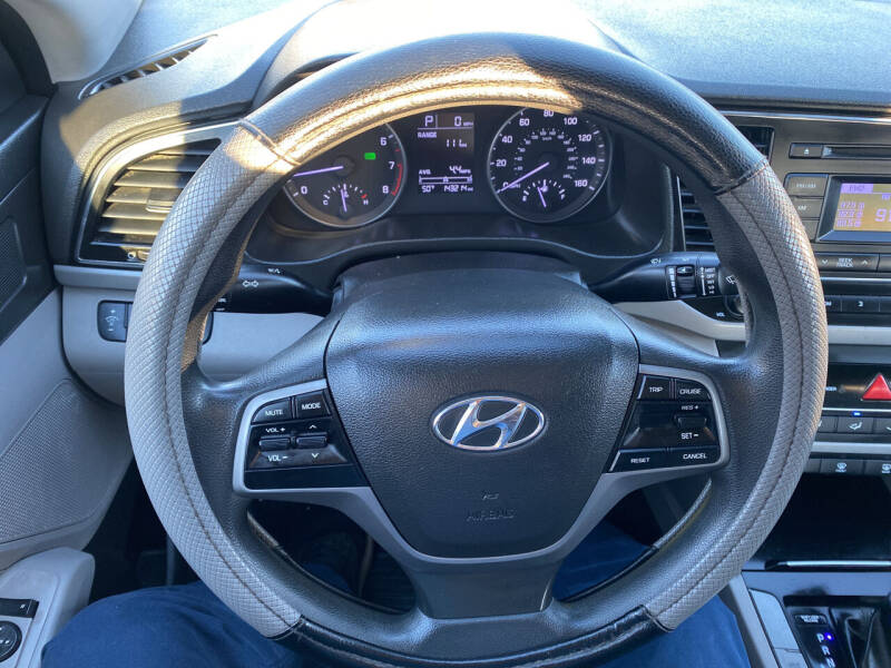 2017 Hyundai Elantra SE