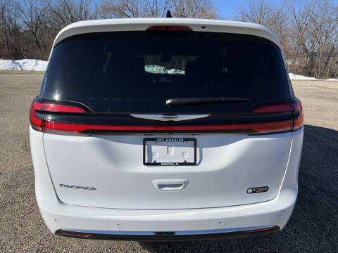 2025 Chrysler Pacifica Select