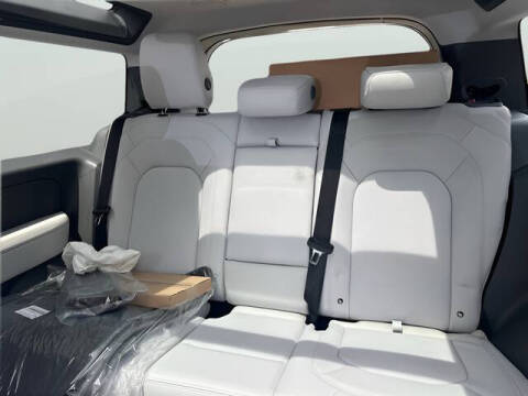 2025 Land Rover Defender 90 P400 X-Dynamic SE