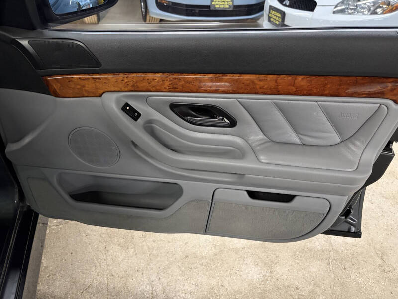 2001 BMW 7 Series 740i