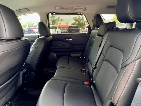 2022 Nissan Pathfinder SL