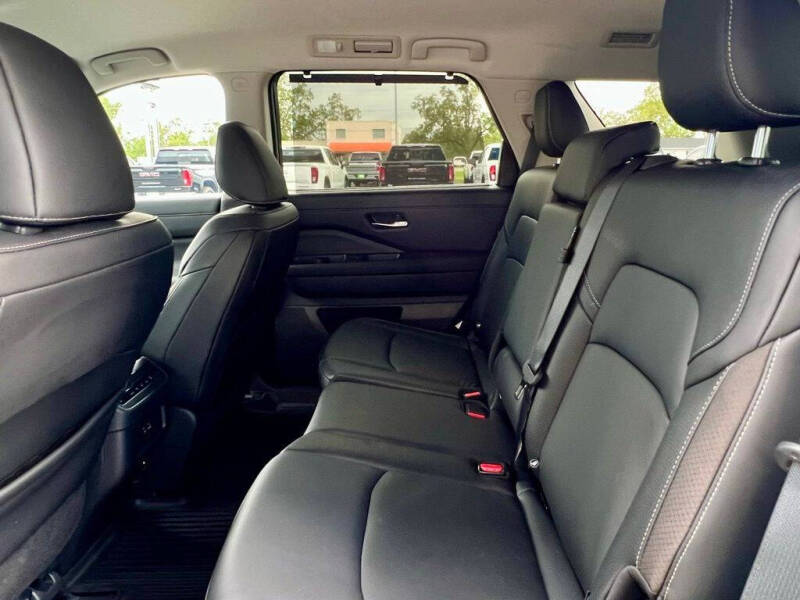 2022 Nissan Pathfinder SL