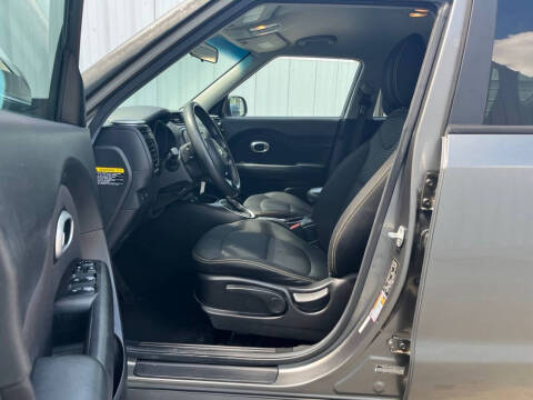 2016 Kia Soul +