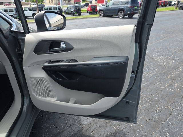 2023 Chrysler Pacifica Touring L