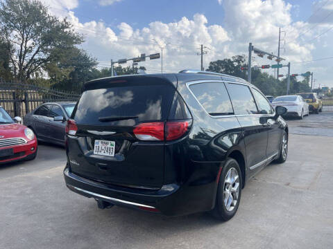 2017 Chrysler Pacifica Touring-L Plus