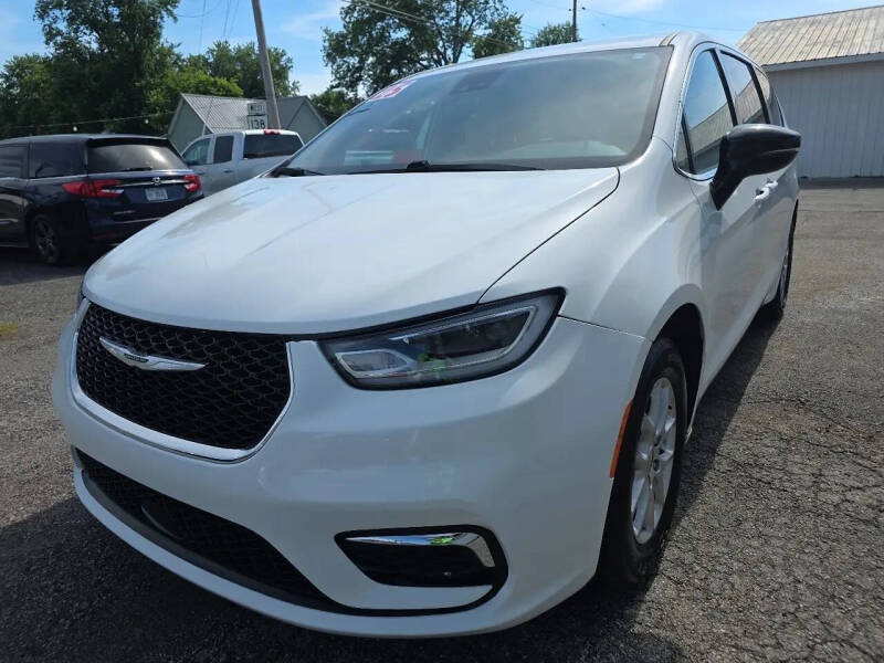 2025 Chrysler Pacifica Select
