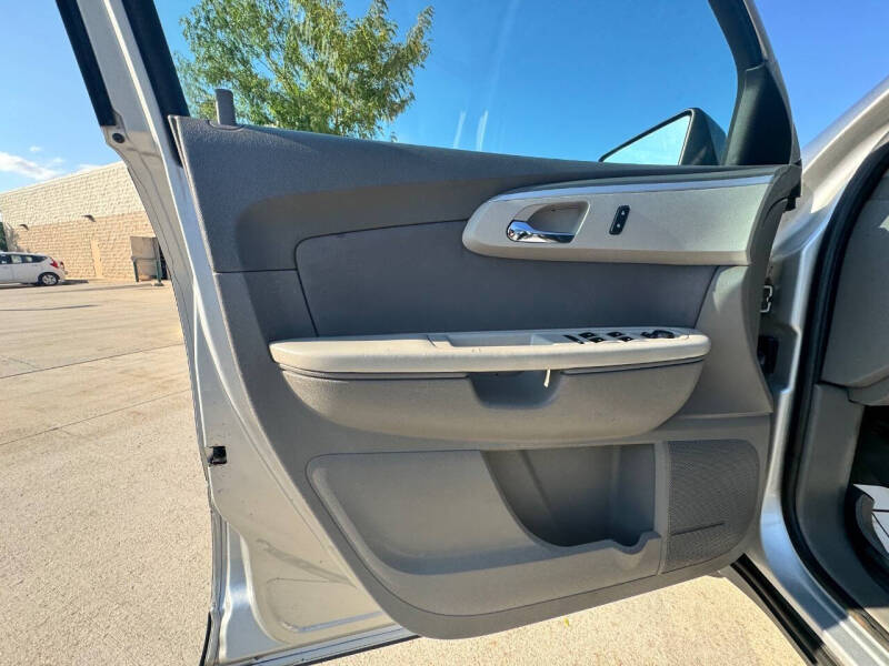 2011 Chevrolet Traverse LS