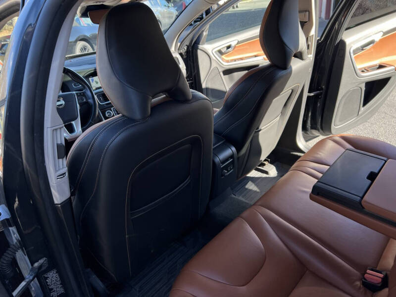 2015 Volvo V60 Cross Country T5 Platinum