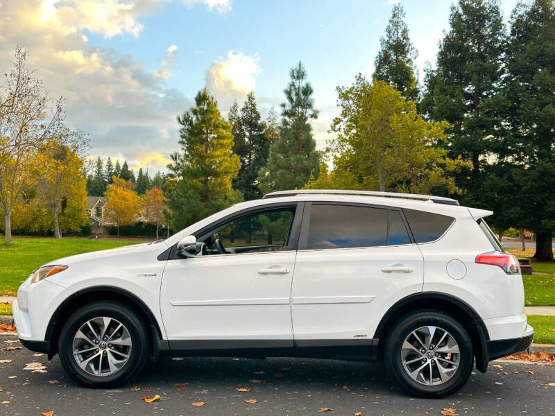 2017 Toyota RAV4 Hybrid XLE
