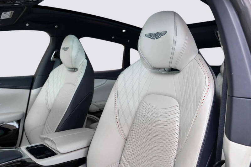 2023 Aston Martin DBX