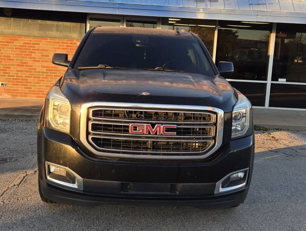 2017 GMC Yukon for sale at DURANGO AUTO CENTER LLC in Tulsa, OK