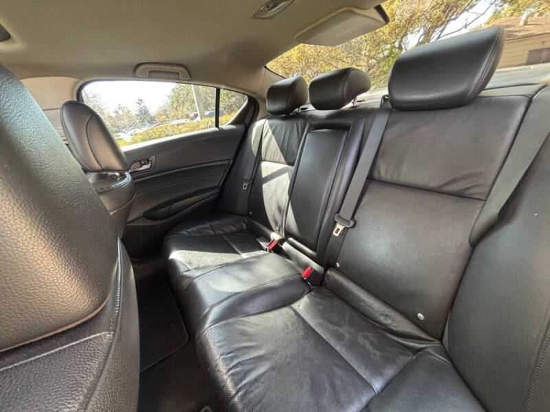 2013 Acura ILX 2.0L w/Tech