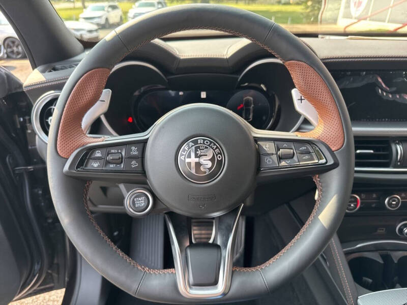 2025 Alfa Romeo Stelvio Intensa