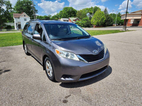 2014 Toyota Sienna LE 8-Passenger