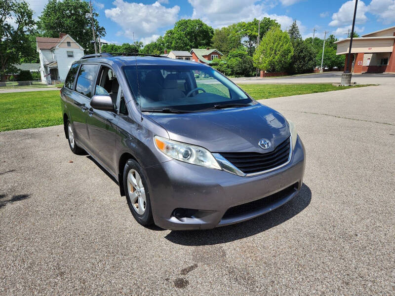 2014 Toyota Sienna LE 8-Passenger