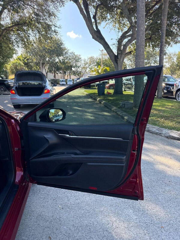 2020 Toyota Camry Hybrid LE