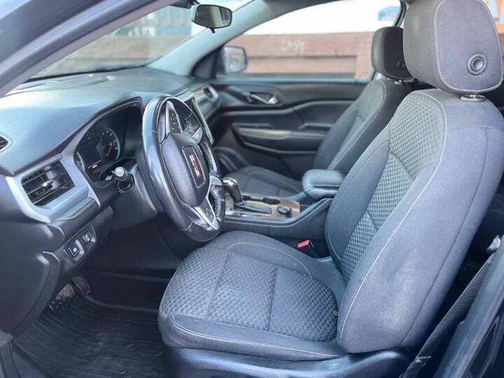 2017 GMC Acadia SLE-2