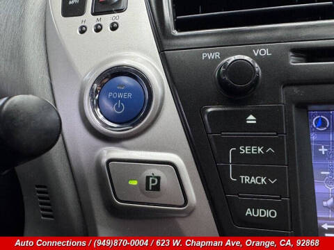 2014 Toyota Prius v Five