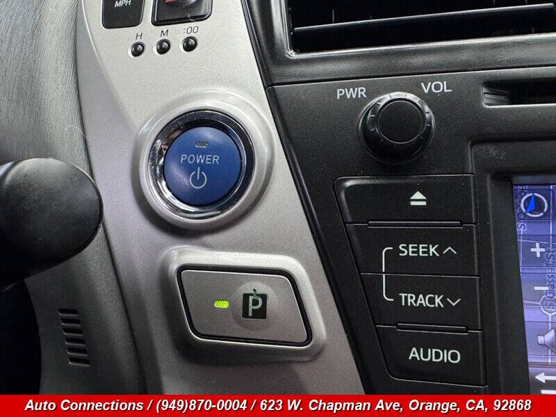 2014 Toyota Prius v Five