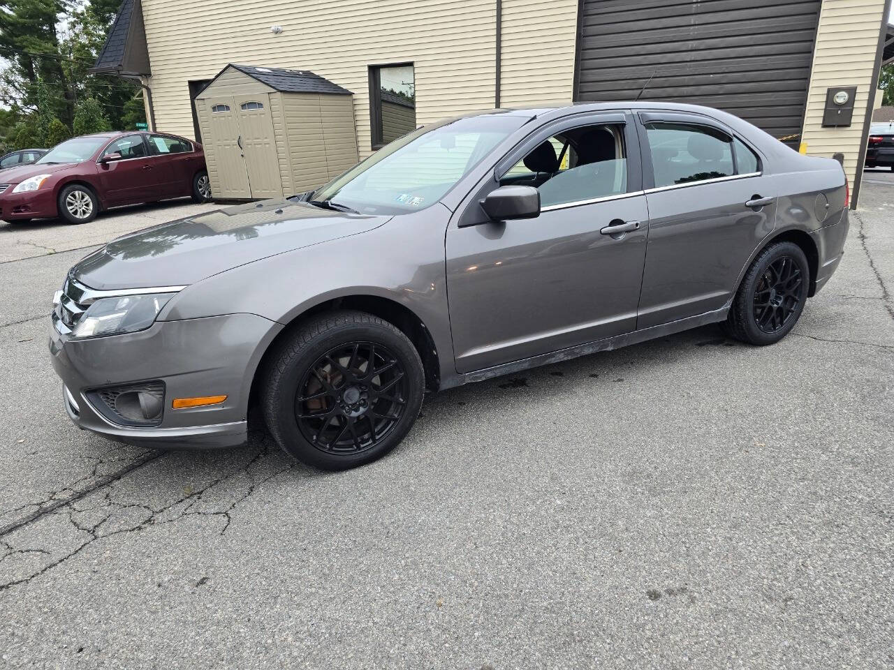 2011 Ford Fusion for sale at QUEENSGATE AUTO SALES in York, PA