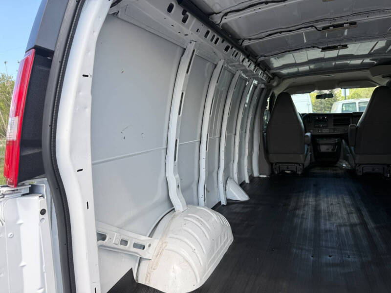 2023 GMC Savana 2500