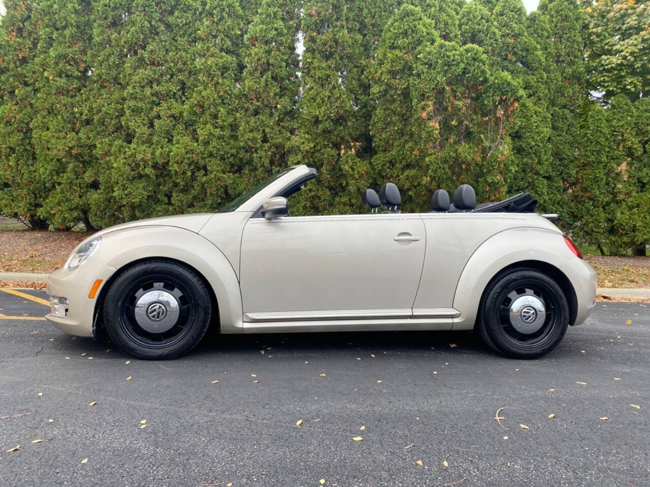 2013 Volkswagen Beetle Convertible for sale at Ideal Cars LLC in Skokie, IL