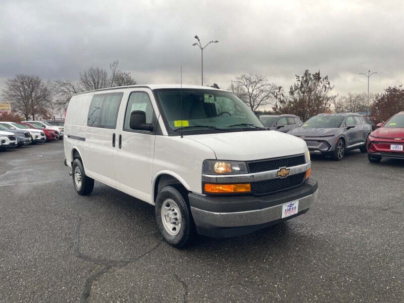 2025 Chevrolet Express 2500