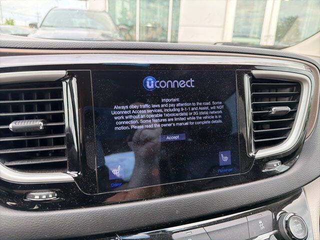 2017 Chrysler Pacifica Touring-L