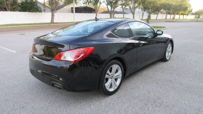 2010 Hyundai Genesis Coupe Premium photo 5