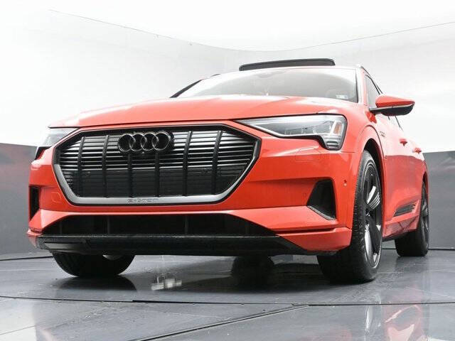 2022 Audi e-tron quattro Premium Plus