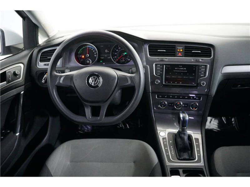 2016 Volkswagen e-Golf SE