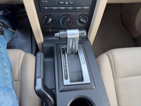 2009 Ford Mustang V6 Deluxe