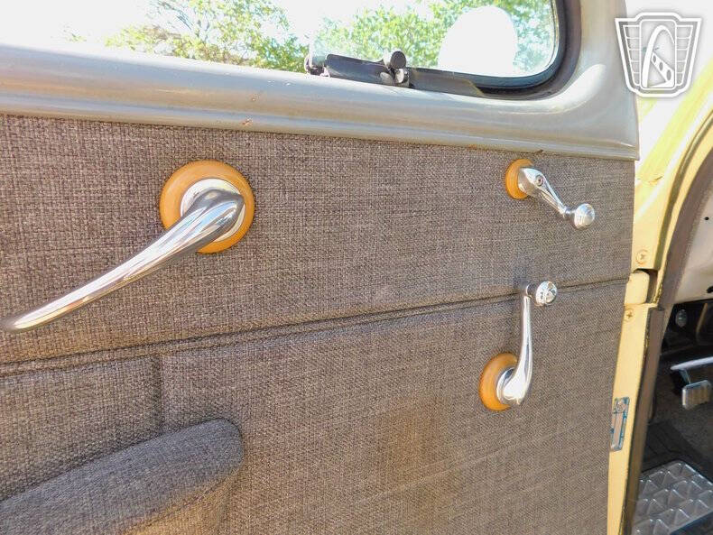 1942 Ford Super Deluxe