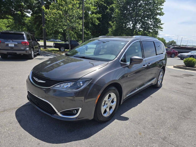 2017 Chrysler Pacifica Touring-L Plus