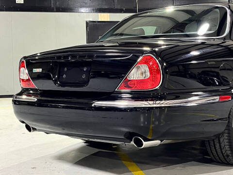 2004 Jaguar XJR