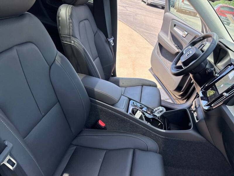 2026 Volvo XC40 B5 Plus