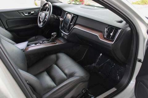 2020 Volvo V60 T5 Momentum