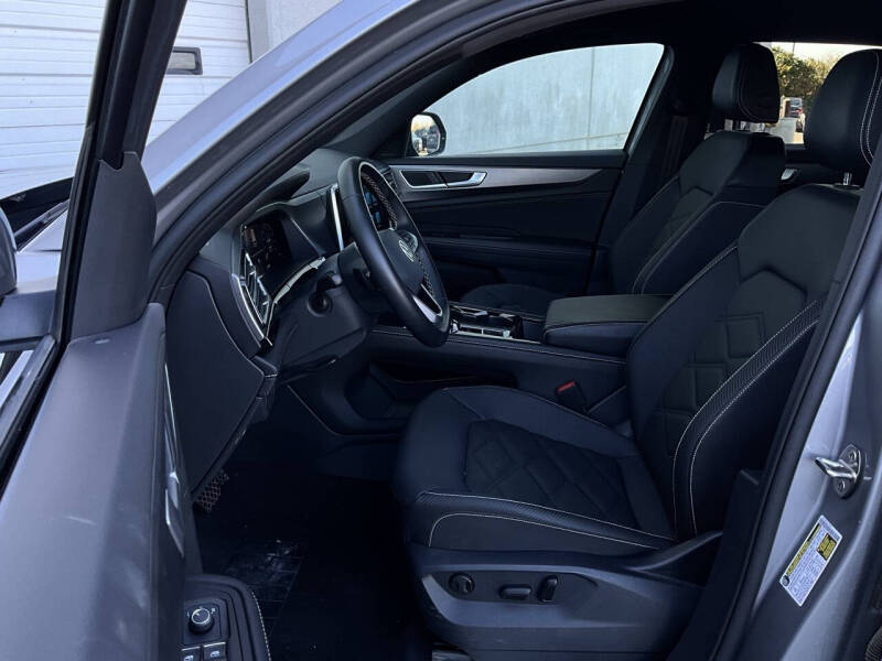 2025 Volkswagen Atlas Cross Sport SE 4Motion