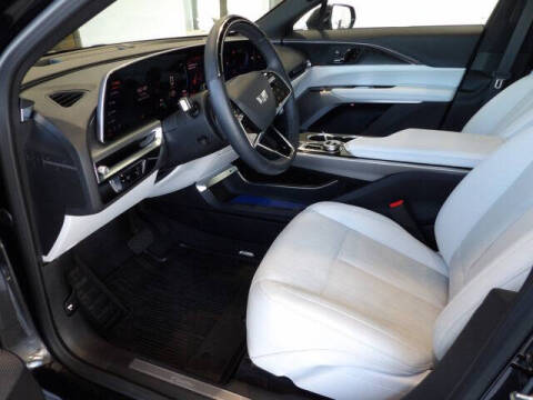 2024 Cadillac LYRIQ Luxury 2