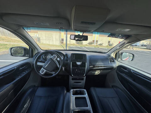 2014 Chrysler Town and Country Touring-L