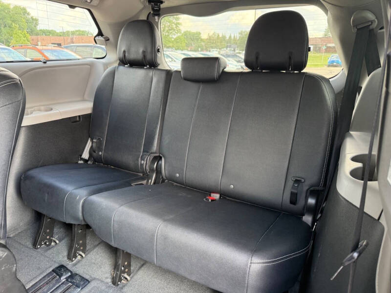 2017 Toyota Sienna SE 8-Passenger